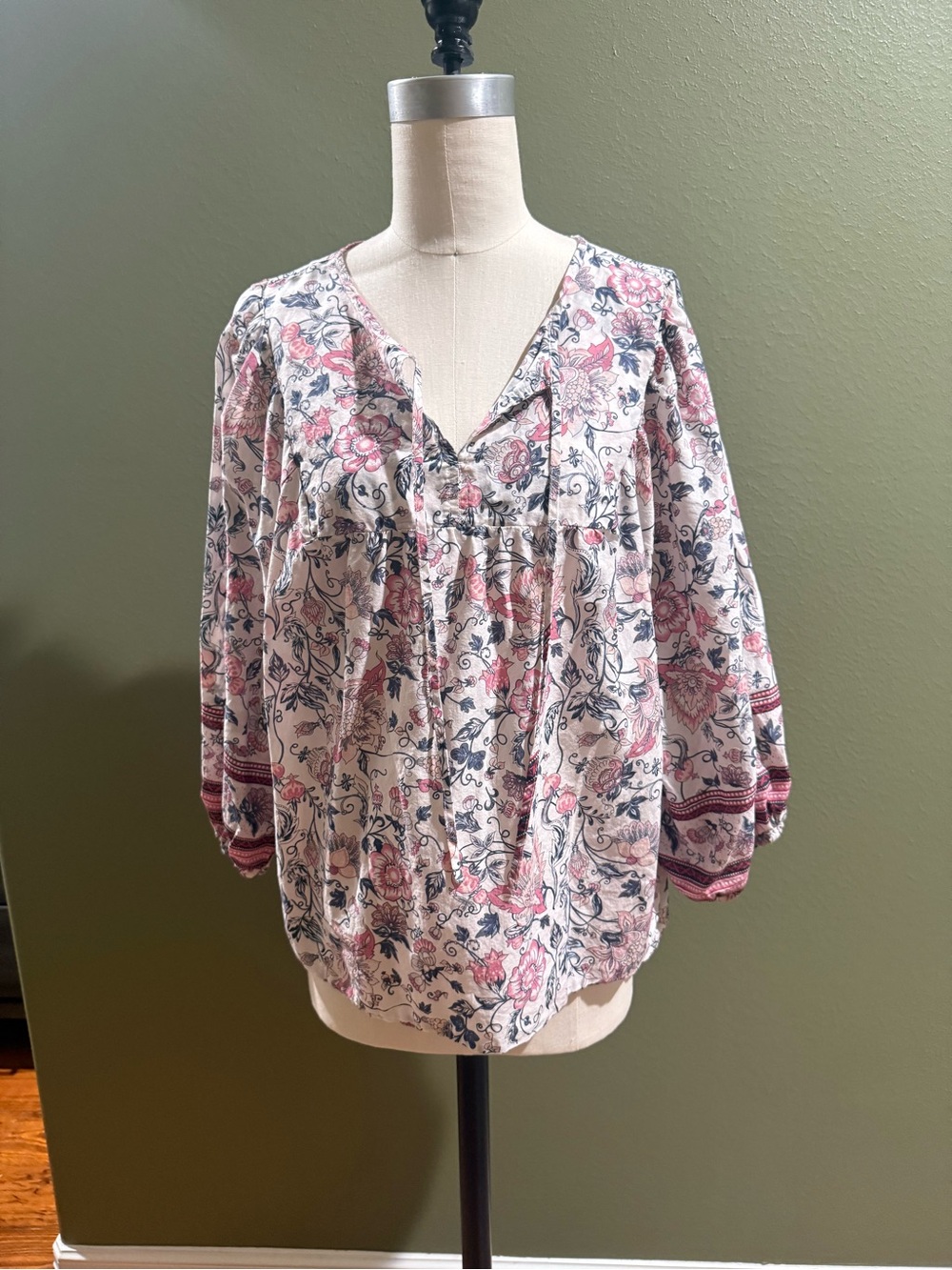 C&C California Pink and Navy Floral V-Neck Peasant Tunic